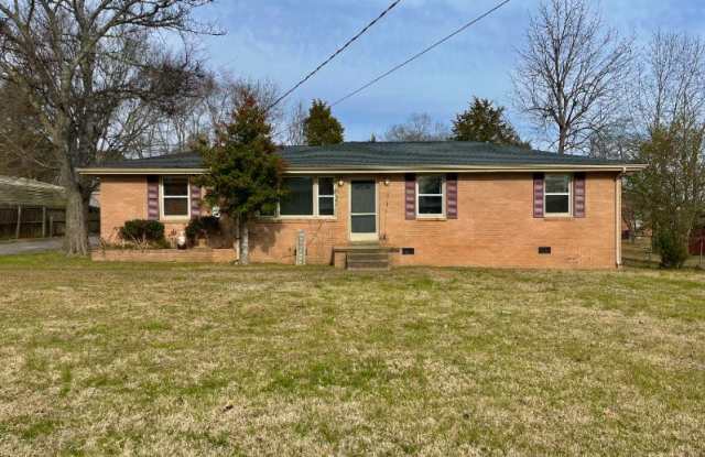 1605 Edgewood Dr - 1605 Edgewood Drive, Lebanon, TN 37087