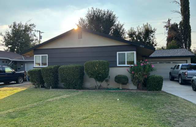 Charming 3 bedroom Home Off Ming and Hughes Ln! photos photos