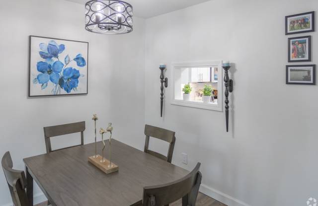 Galbraith Pointe Apartments and Townhomes Gallery 4