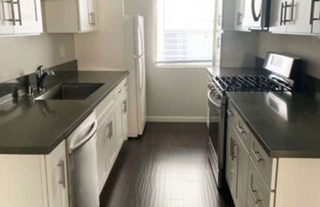 142 N CLARK DR - 142 North Clark Drive, West Hollywood, CA 90048