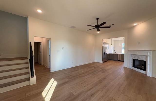 486 Sunflower Street Gallery 3