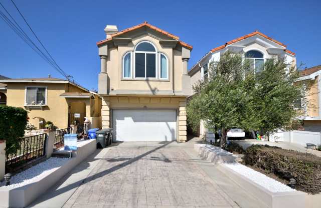 3 Bedroom Home in Coveted "Golden Hills" photos photos