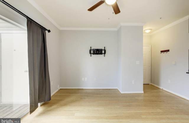19601 GALWAY BAY CIR #202 Gallery 4