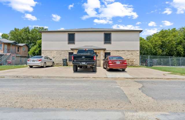 **2 Weeks Free!!** Charming 3-Bedroom Townhome in a Great Location! Gallery 1