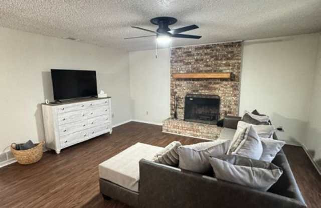 985 Minter Gallery 3