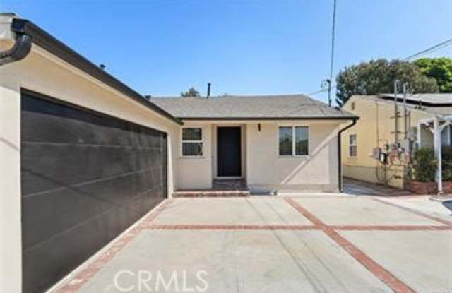 13739 Wyandotte Street Gallery 1