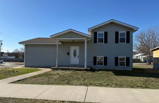 COMING SOON: 4 BEDROOM / 2 BATHROOM HOUSE IN JOPLIN MO!!! photos photos