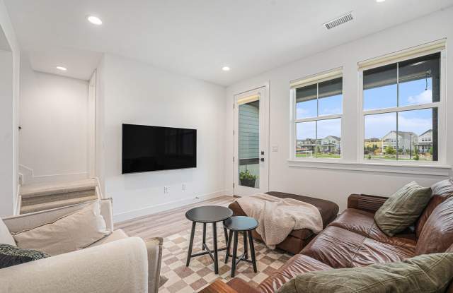 Stylish Town Home In Desirable Thornton Neighborhood Available on September 5, 2026 Gallery 4