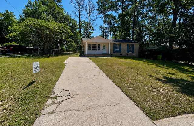 Charming 3-bedroom, 1-bath home conveniently located in Southeast Columbia! photos photos
