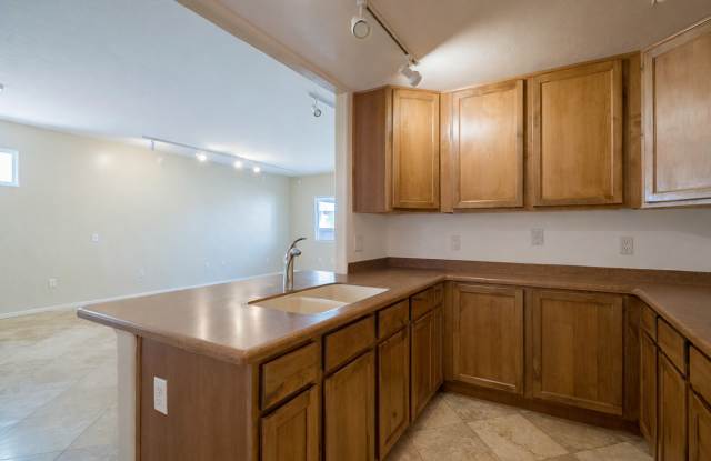 638-642 E. Lester St. ( 638-1, 638-2, 640-1, 640-2, 642-1, 642-2 ) - SVP Gallery 3