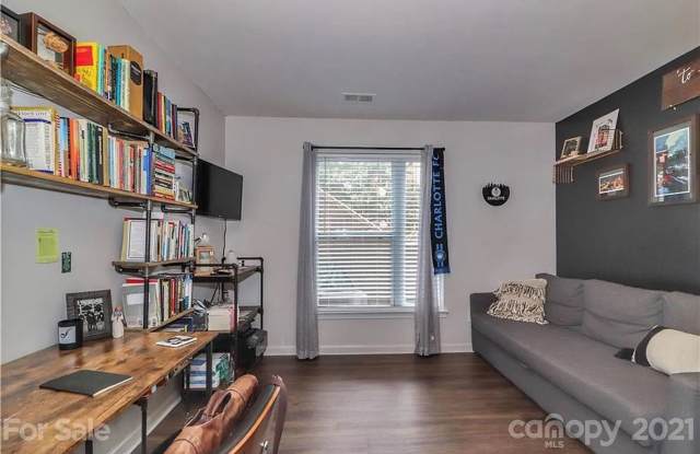 Room in 2 Bedroom Home at Donatello Ave Gallery 4