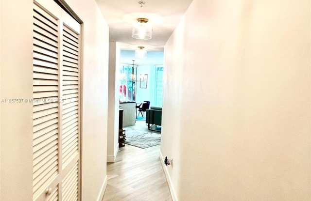 1111 SW 1 photos photos