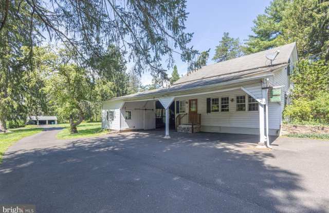 6065 SAWMILL Road Gallery 2