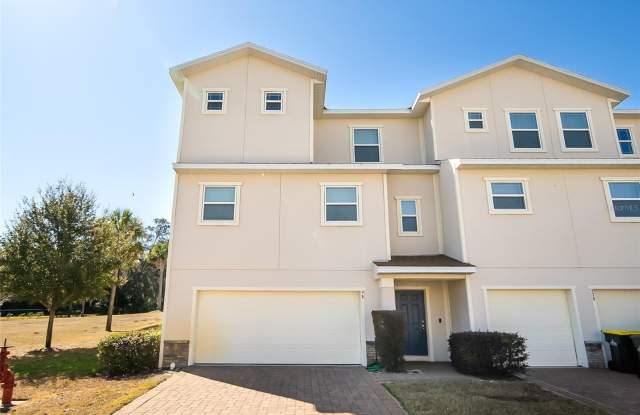 980 LAKEFRONT VILLAGE DRIVE photos photos