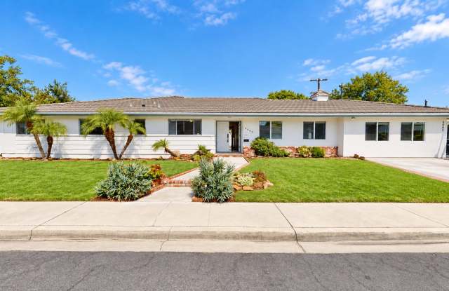8BD/3.5BA, POOL! (Lease out, pending signatures. Check back in a few days!) Gallery 3