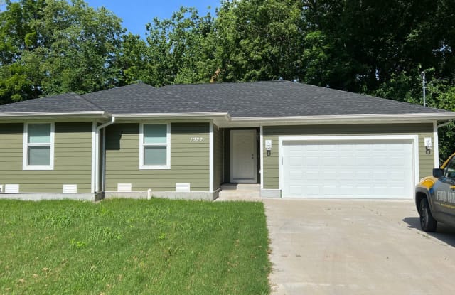 1027 S Overhill Ave - 1027 South Overhill Avenue, Springfield, MO 65802