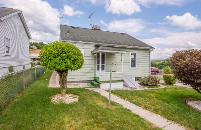 MOVE IN SPECIAL! SCORE HALF OFF 1ST MONTH'S RENT IF SIGNED BY NOV. 15! Cozy 3 bedroom home in Penn Hills available NOW! - 307 College Street, Allegheny County, PA 15147