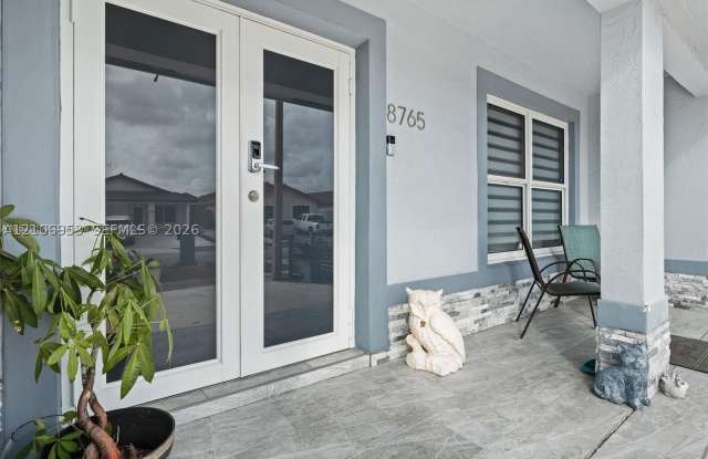 8765 NW 111th Ter Gallery 3