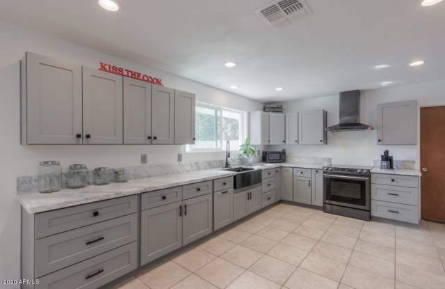 3043 W TUCKEY Lane Gallery 4