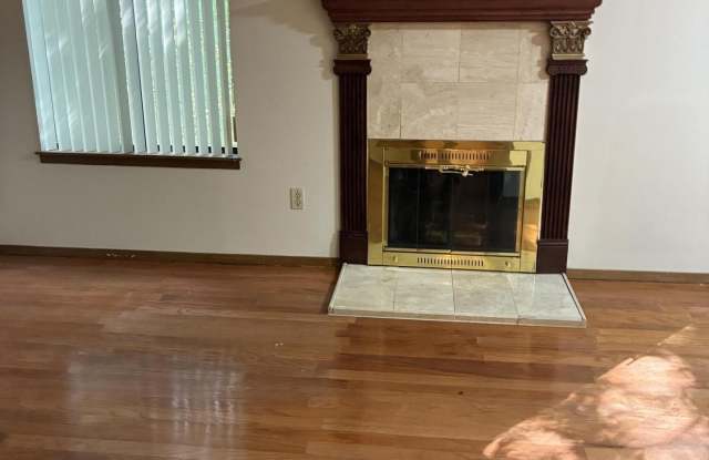 419 Tudor Court Gallery 3