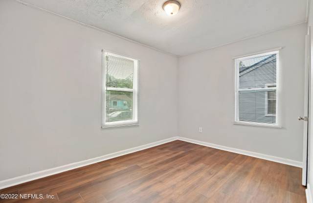 960 ONTARIO ST Gallery 4