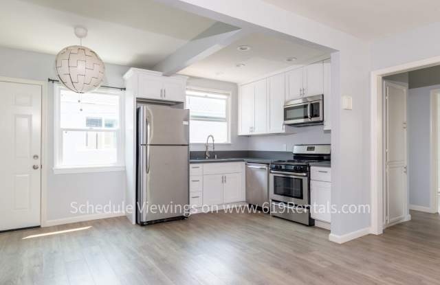 2 Bedroom, 1 Bath with Yard & Washer/Dryer, Pets OK Gallery 3
