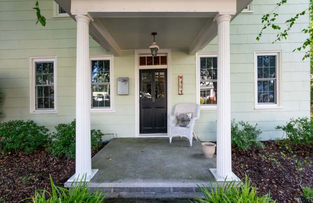 A Milton charm! Furnished cottage, available immediately. Gallery 1