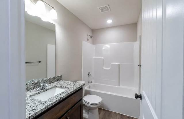 Comfy 3-bedroom, 2-bath home Gallery 4