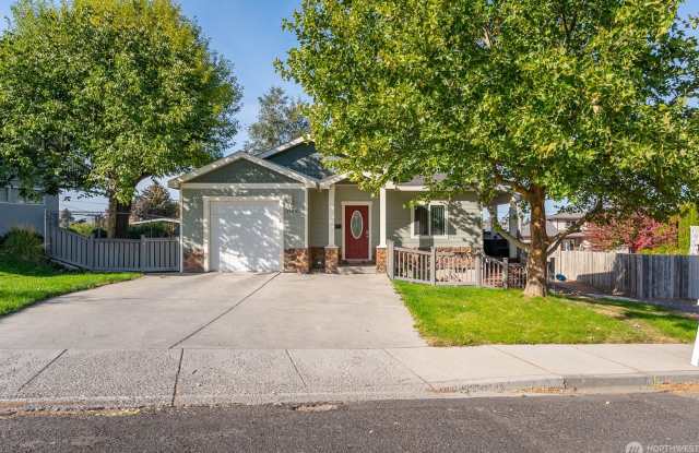 3 Bed 2 Bath one story home Gallery 1