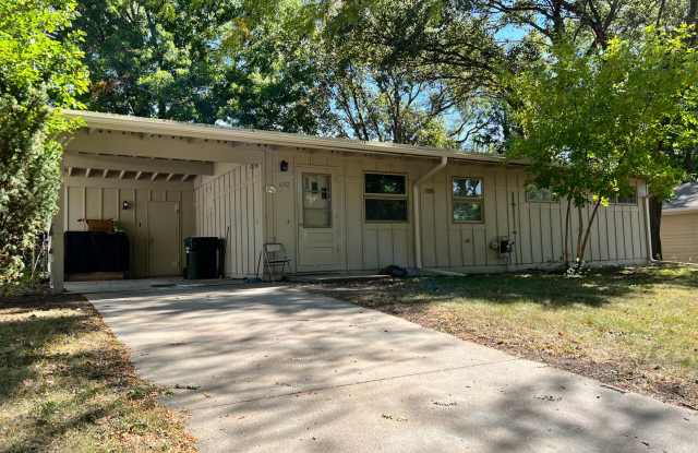 Spacious 3-Bedroom 1-Bath First-Floor Unit with Private Laundry  Driveway - 632 Eastborough Lane, Lincoln, NE 68505
