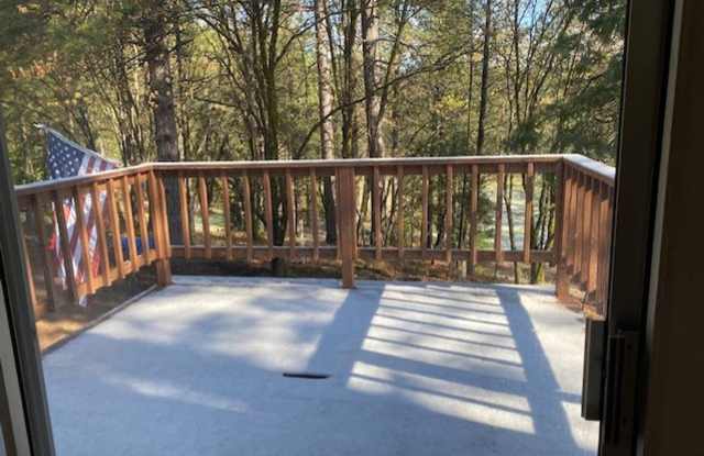 15556 Brooks Rd Gallery 2