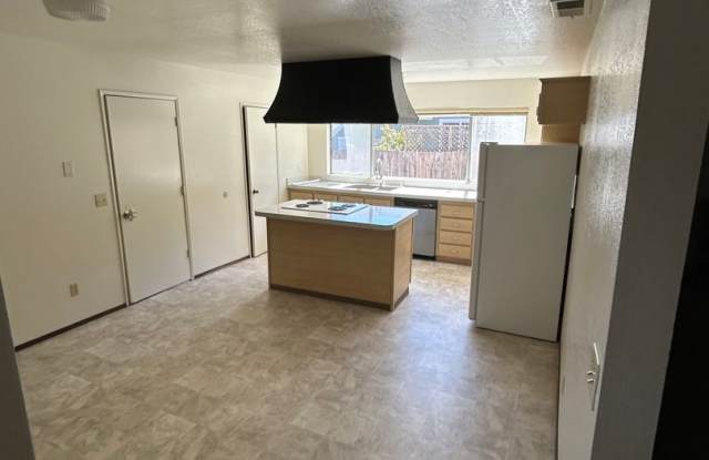 4 bed/ 2 bath in Rohnert Park Gallery 4