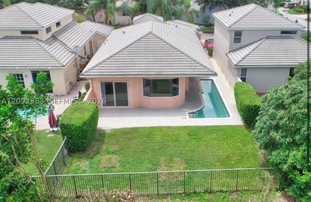 8291 Hampton Wood Dr Gallery 1