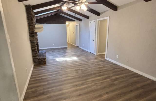 1017 Towering Oaks Dr Gallery 3