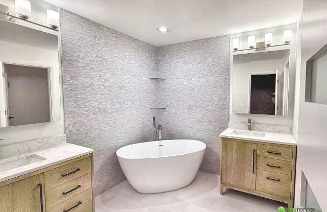Charming 2-Bed, 2.5-Bath Rental in Blackberry Countryside – 2411 Courtyard Cir, Unit 4 Gallery 3