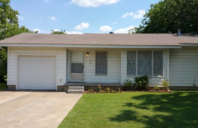 Available February | Charming 2 BD 1 BA Home - Cleburne photos photos