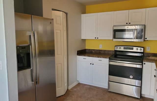 AVAILABLE NOW! Cozy Home in Fort Myers MOVE IN SPECIAL FIRST MONTH FREE! photos photos