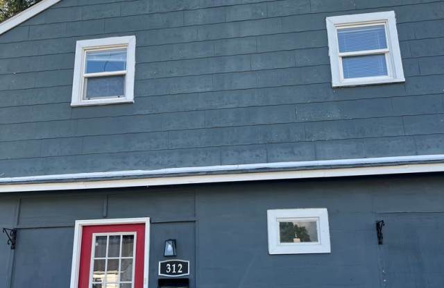 Beautifully renovated 3 bedroom furnished house! photos photos