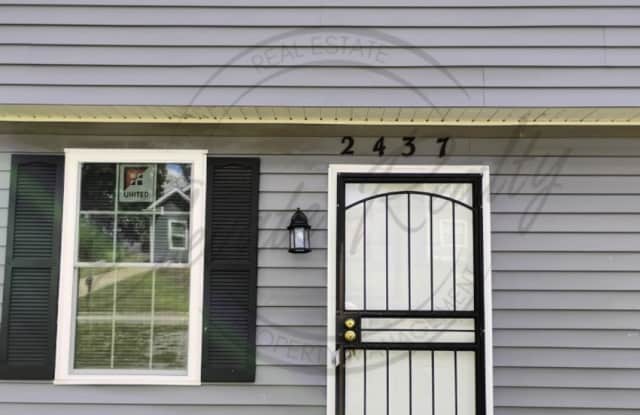 Two Bedroom Townhouse with deck near Trinity Hills! - 2437 Woodale Lane, Nashville, TN 37207
