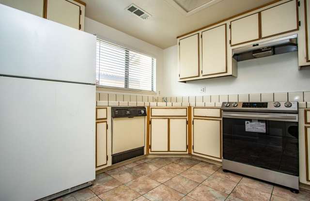 Beautiful 2-Bedroom, 2.5-Bath Condo with Community Pool Gallery 3