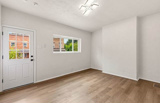 2 Bed / 1 Bath – Updated East Liberty Home – HALF MONTH FREE! Gallery 4