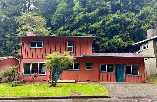 Spacious 4-Bedroom Home with Bonus Room in Sunnybrae, Arcata - 1414 Beverly Drive, Arcata, CA 95521