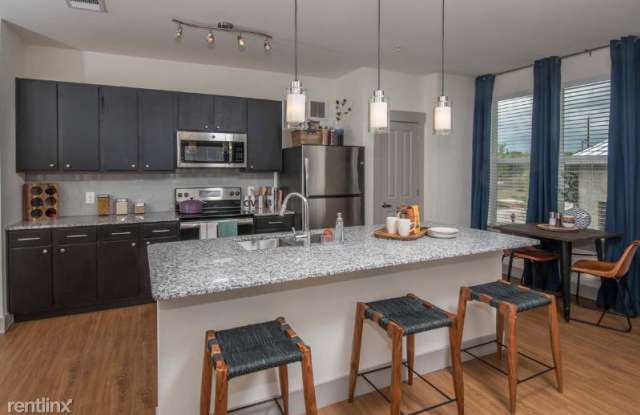 8002 US 290 West 158485 Gallery 3