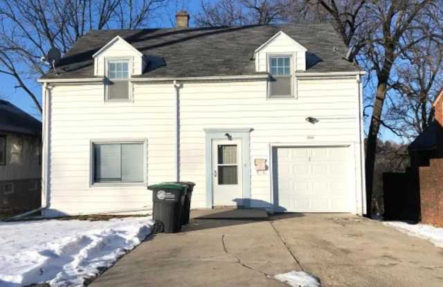 3520 Fontenelle Blvd - 3 Bed/1 Bath in Benson Area | Hardwood Floors, Finished Lower Level, Single-Car Garage photos photos