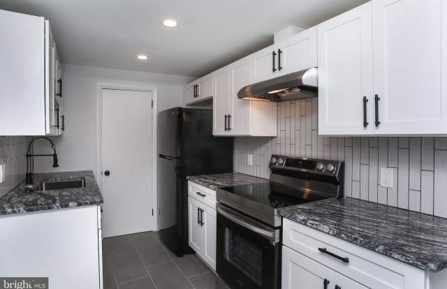 264 W STATE STREET - 264 West State Street, Doylestown, PA 18901
