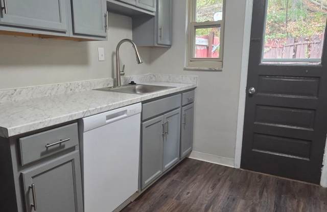 671 - 930-944 Sleepy Hollow Rd. Gallery 2