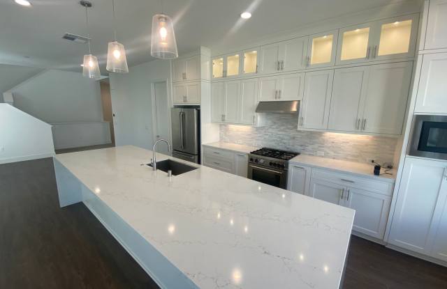 Modern Condo Living in the Heart of Alameda – Prime Location! photos photos