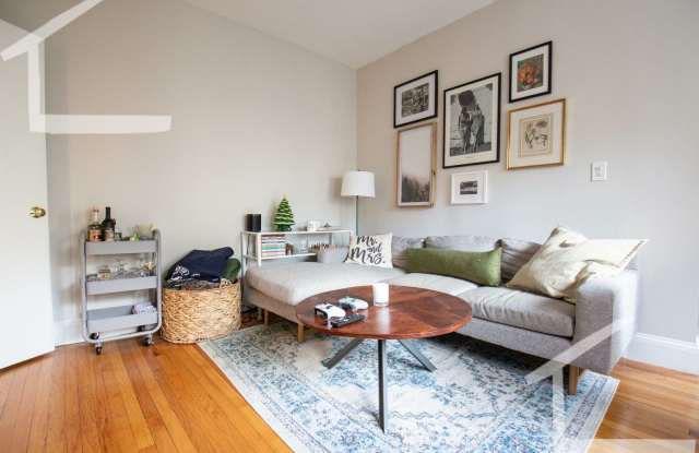 Charming 1 Bedroom-No Broker Fee Gallery 1