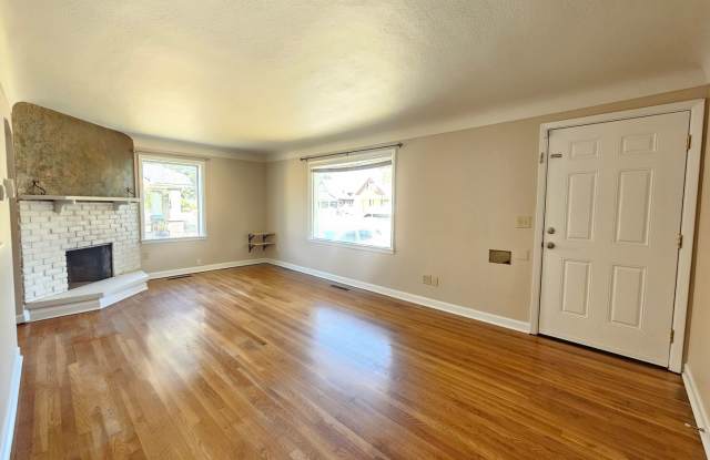 $1,700 - 2 Bed / 1 Bath Charming Rancher Home in West Spokane photos photos
