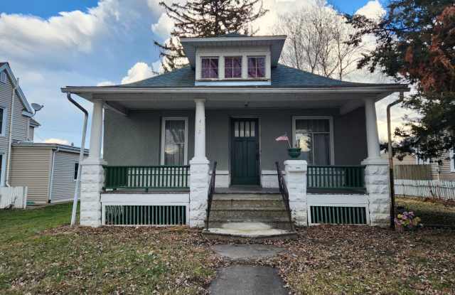Great 2 Bedroom House in Moline - 422 38th Street, Moline, IL 61265